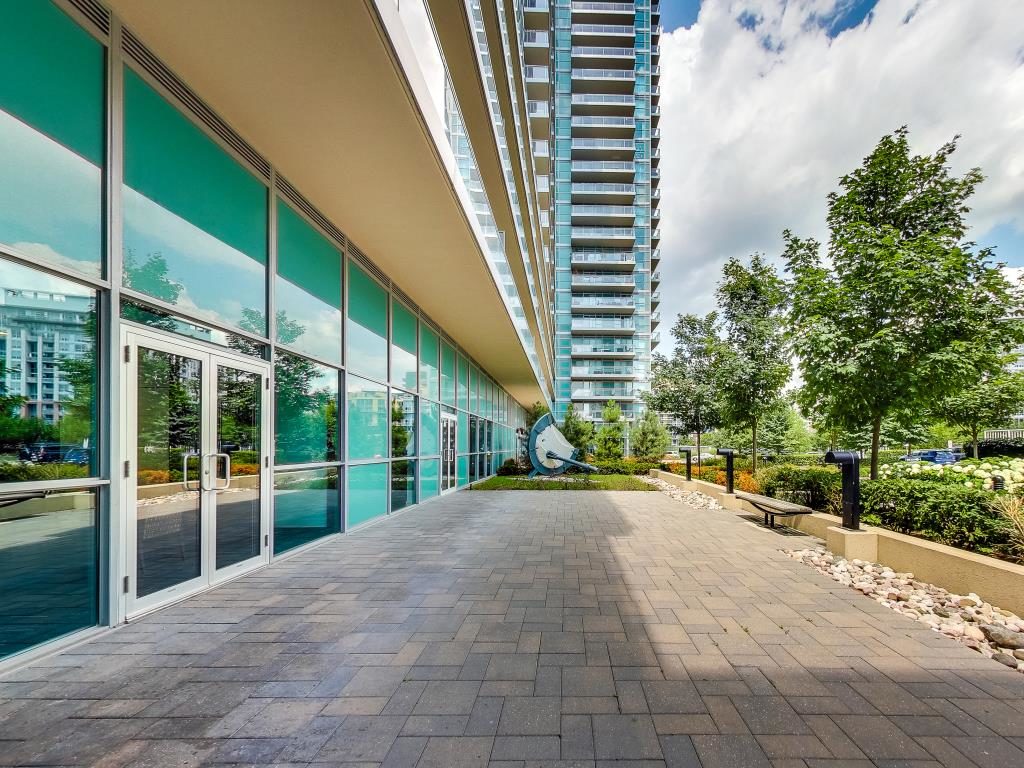 100 Western Battery Rd - Vibe - BBQ Area 100-western-battery-lvt-bbq