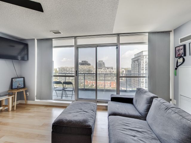 905-80 Western Battery Rd – Sitting