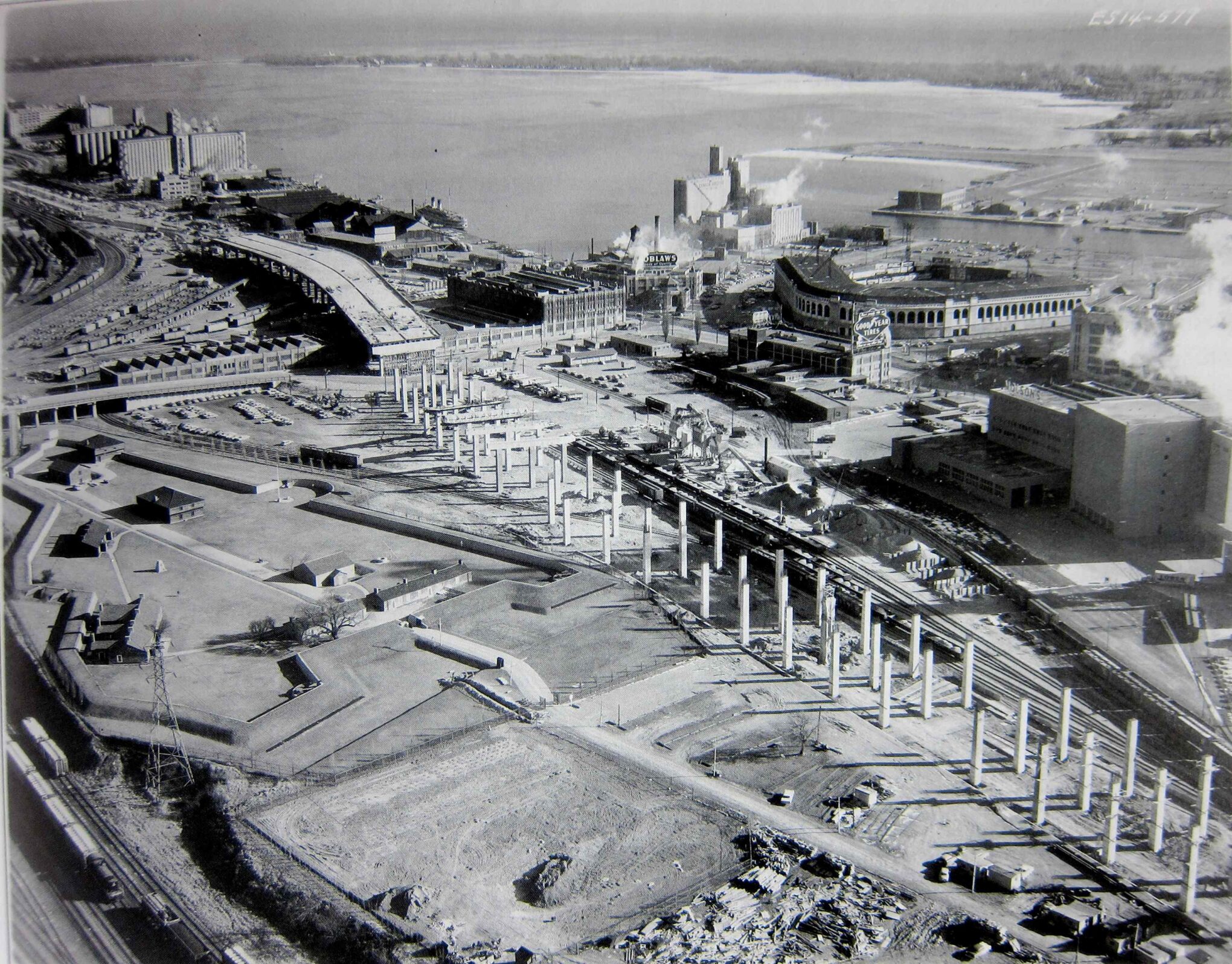 1961GardinerExpresswayConstructionAerialFortYork.S3f189fo2xf